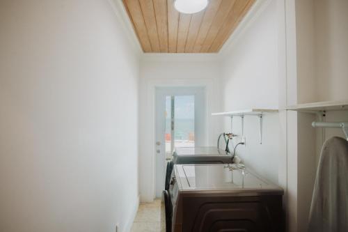 Foto sihtkohas Marsh Harbour asuva majutusasutuse Private Oceanfront, beach, dock and Hottub - The Perky Pelican galeriist