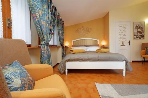 a bedroom with a bed and a couch at Villa Gisi Guest House in Fiumicino