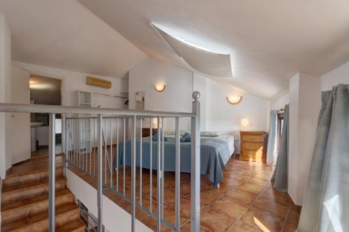 a bedroom with a bed in a room at Apartament Ewa z widokiem Casares in Casares