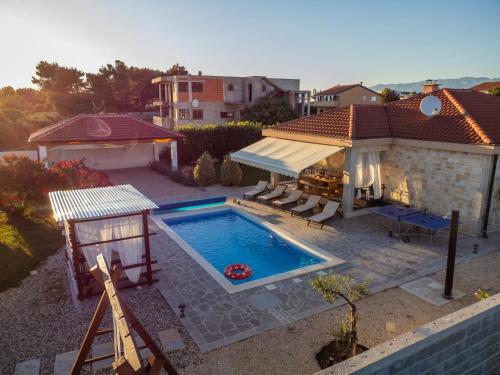 Villa Mlb with heated pool, sauna and jacuzzi- by TA Leut Agency