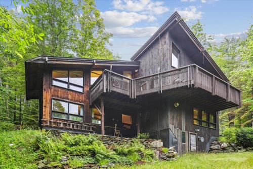 Κήπος έξω από το Perfect secluded 3 bedroom cozy getaway home Hawk Landing