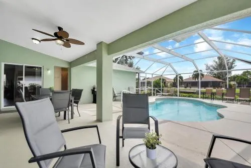 Sunshine Home Retreat Heated Pool on Canal in Cape Coral