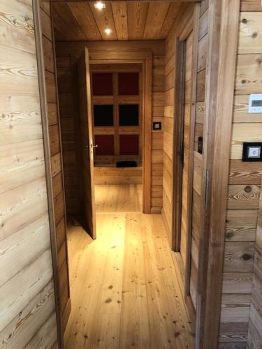 an empty room with wooden floors and a door at Chalet Pic Bayle - CHALET HAUT COGNET 250 m²-10 pers MAE-2701 in LʼHuez