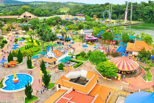 Bazén v ubytování AP Smart Valinhos Campinas 9min Laroc Club 7 min nebo v jeho okolí
