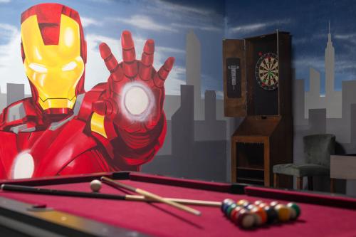 Themed house w pool & game room photo 3