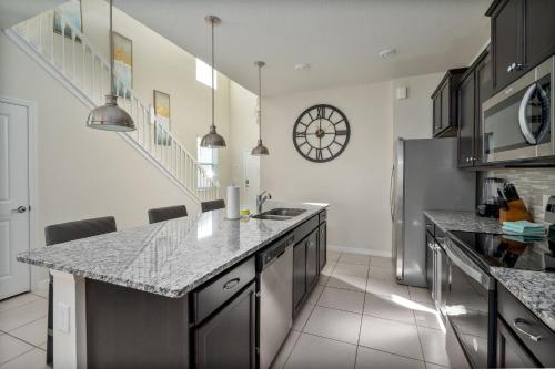 Themed house w pool & game room photo 12