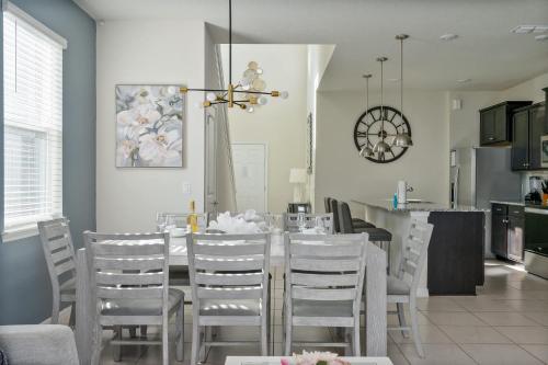 Themed house w pool & game room photo 14
