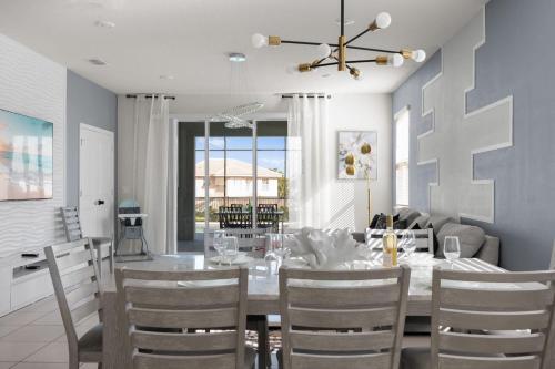 Themed house w pool & game room photo 24