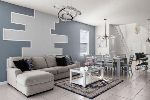 Themed house w pool & game room photo 26