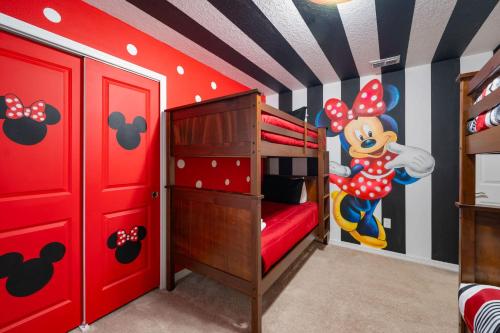 Themed house w pool & game room photo 37