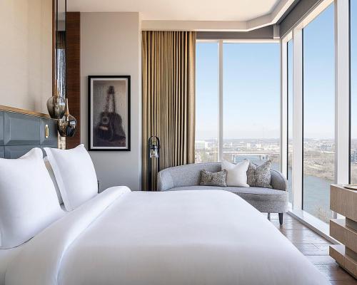 Four Seasons Hotel Nashville Image