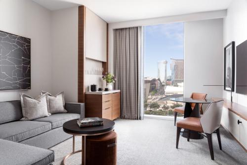 Four Seasons Hotel Nashville Image