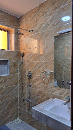 Bilik mandi di Casa Marabella A2