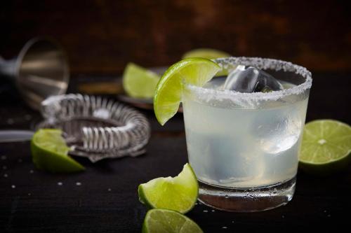 a drink with lime slices on a table at Drury Plaza Hotel Chattanooga Hamilton Place in Chattanooga