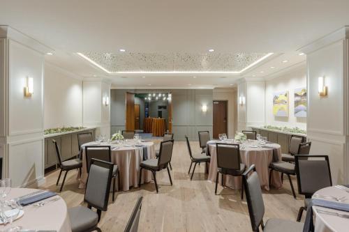 a dining room with tables and chairs in a room at InterContinental Minneapolis - St. Paul Airport by IHG in Minneapolis