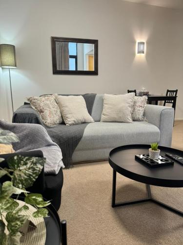 Χώρος καθιστικού στο Nest on Bourke☆SPA☆LARGE 60SQM!!☆Chinatown☆Free tram☆