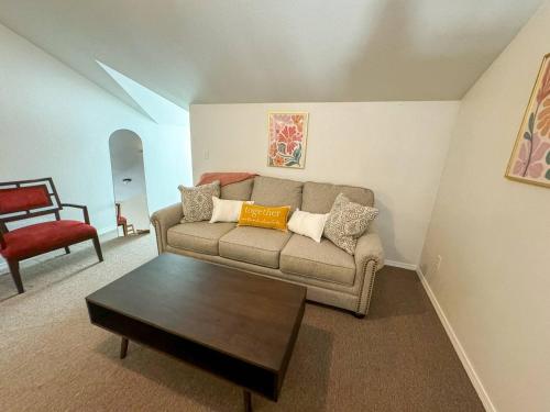 Χώρος καθιστικού στο Ideal Retreat Near Ft Wood!