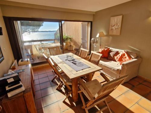 Triplex 4 pièces, vue mer, piscine, parking, animaux admis à Sainte-Maxime