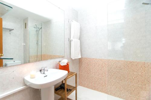 a bathroom with a sink and a shower at Apartment Bright Sagrada Familia in Barcelona