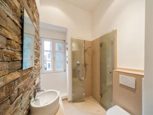 a bathroom with a sink toilet and a shower at Zweite Heimat Heidelberg in Heidelberg