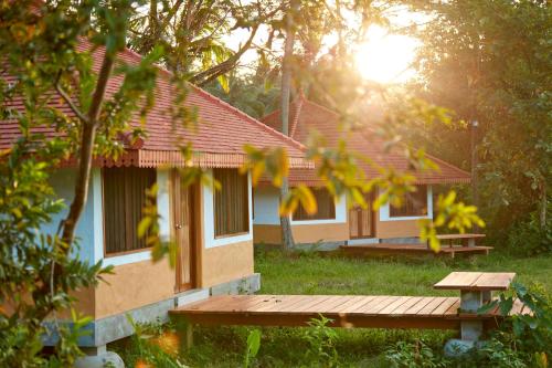 a house with a picnic table in front of it at Jetwing Kaduruketha in Wellawaya