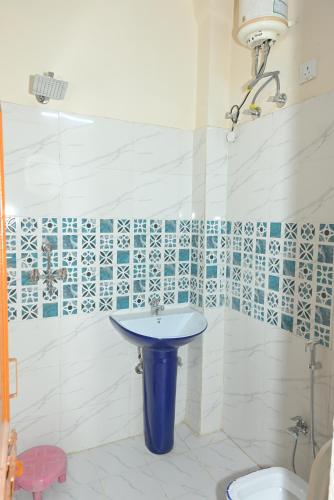 a bathroom with a sink and a toilet at Bhiwani Guest House in Jaipur
