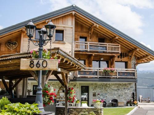 Photo de la galerie de l'établissement Superbe Duplex avec Jacuzzi, 3 Chambres, 10 Pers, Proche Pistes, Parking Privé, Les Gets - FR-1-671-234, aux Gets