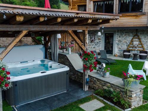 Superbe Duplex avec Jacuzzi, 3 Chambres, 10 Pers, Proche Pistes, Parking Privé, Les Gets - FR-1-671-234