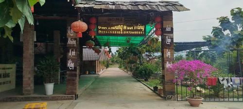 Taman di luar Homestay Suối Khoáng Minh Hằng