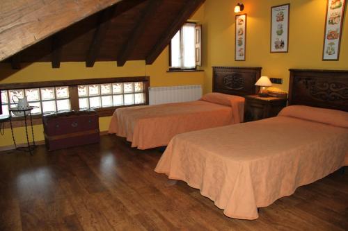 سرير أو أسرّة في غرفة في Ca María Fayas