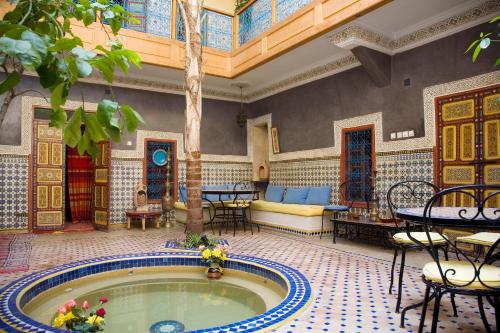 Bazén v ubytovaní Riad Zara Maison d'Hôtes alebo v jeho blízkosti