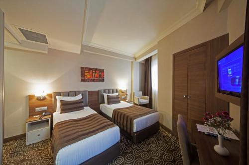 Giường trong phòng chung tại Delta Hotel Istanbul