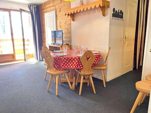 Appartement ski avec piscine, sauna et WiFi - FR-1-330-585