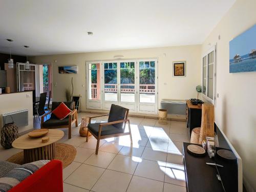 T3 76m² avec terrasse, balcon, à 100m de la plage d'Eyrac, parking et WIFI