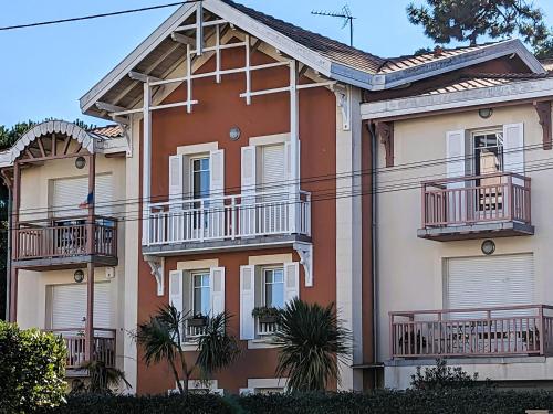 T3 76m² avec terrasse, balcon, à 100m de la plage d'Eyrac, parking et WIFI