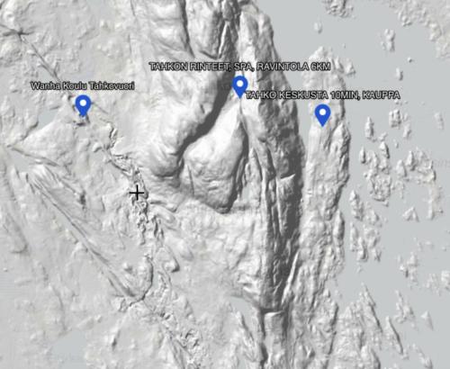 a map of a mountain with blue points at Wanha Koulu Tahko Onnela, 4mh, Palju, Sauna, Tupakeittiö, Wifi, Liikuntasali, RinteetSpaRavintola 6km, Lemmikit OK, Edukas in Reittiö