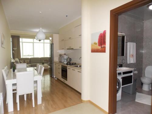 A kitchen or kitchenette at Anna's Sea View Apartment