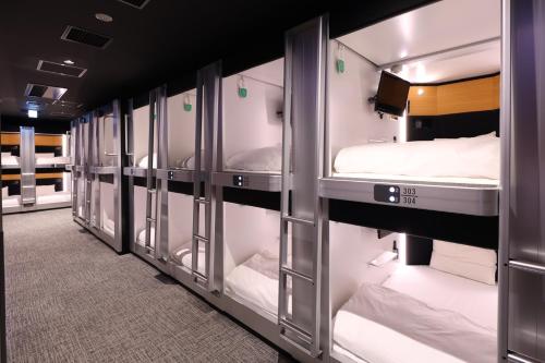 Palanda nebo palandy na pokoji v ubytování global cabin Yokohama Chukagai