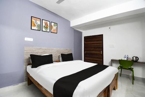 a bedroom with a large bed and a desk at Hotel O Kalyani Golden Key in Bālianta