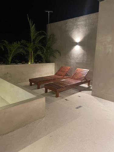 Jungle Penthouse w private rooftop, AC and WiFiの敷地内または近くにあるプール