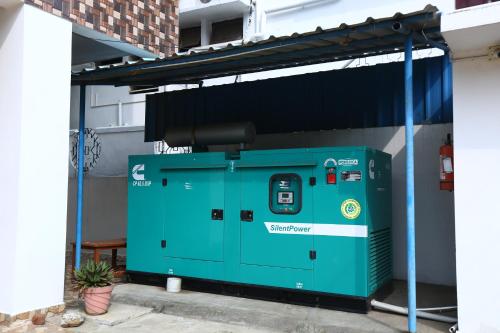 a green machine on the side of a building at Ramana's Home Stay-Near Railway Station and Bus Stand in Thanjāvūr