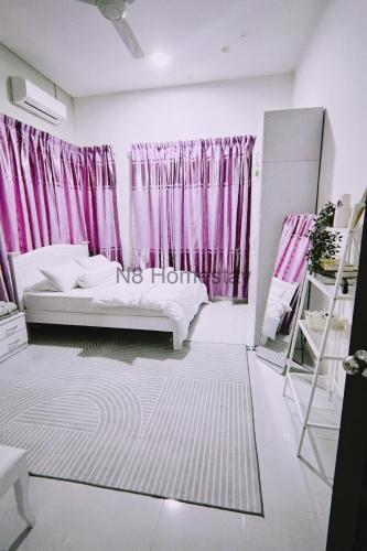 Ένα ή περισσότερα κρεβάτια σε δωμάτιο στο N8 Homestay, Arau