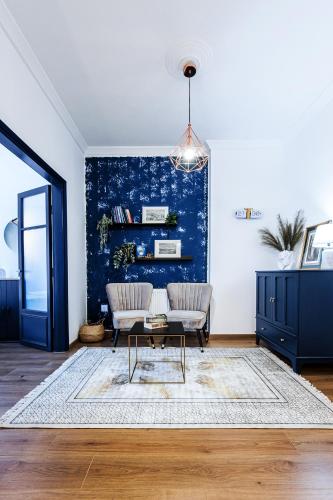 Cozy Spacious Apartment with Balcony - Heart of City