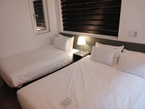 Hotel Firststay Hongdaeにあるベッド