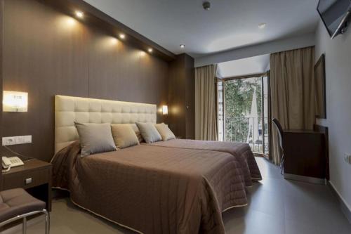 Ένα ή περισσότερα κρεβάτια σε δωμάτιο στο Hotel Rambla Emérita, centro ciudad