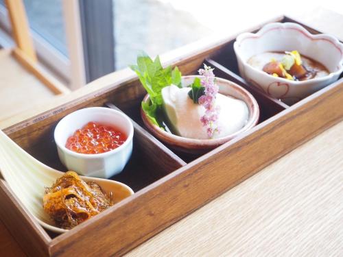 a wooden box filled with different types of food at 森のオーベルジュ 三 みつ - 旧 森厚真hotel CHUPKI - in Chitose