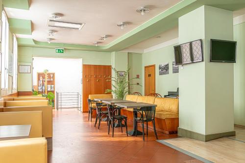 A television and/or entertainment centre at Hotel Ziò Imola