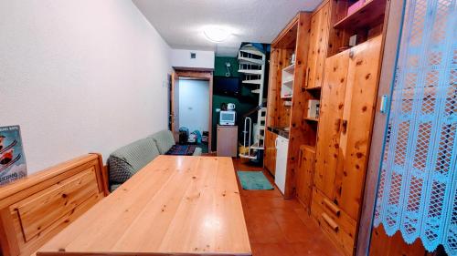 Kuchyň nebo kuchyňský kout v ubytování Apartment in the woods