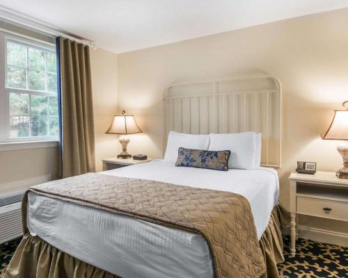 a bedroom with a bed and two lamps and a window at Bluegreen Vacations Shenandoah Crossing, an Ascend Collection Resort in Gordonsville