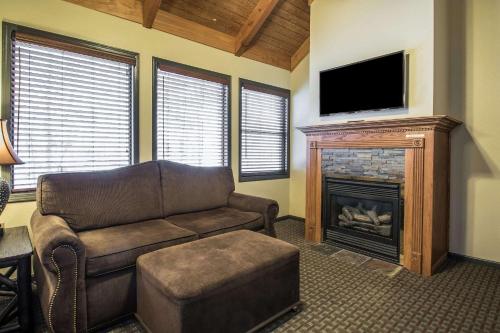 a living room with a couch and a fireplace at Bluegreen Vacations Christmas Mountain Village, an Ascend Collection Resort in Wisconsin Dells